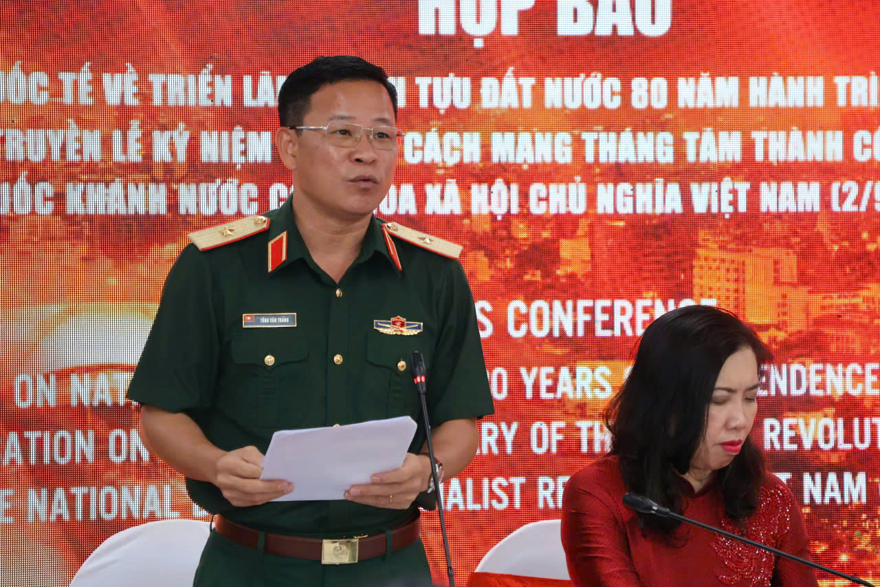 Đoàn quân nhân Trung Quốc đến Việt Nam dự diễu binh Lễ Quốc khánh 2 - 9 - Ảnh 2. Đoàn quân nhân Trung Quốc đến Việt Nam dự diễu binh Lễ Quốc khánh 2 - 9 - Ảnh 2.