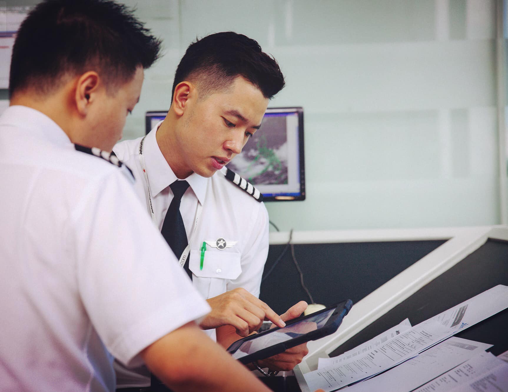 Chân dung giám đốc hãng hàng không vốn điều lệ 2.600 tỷ đồng: Sinh năm 1991, "bệ phóng" cực khủng - Ảnh 3. Chân dung giám đốc hãng hàng không vốn điều lệ 2.600 tỷ đồng: Sinh năm 1991, "bệ phóng" cực khủng - Ảnh 3.