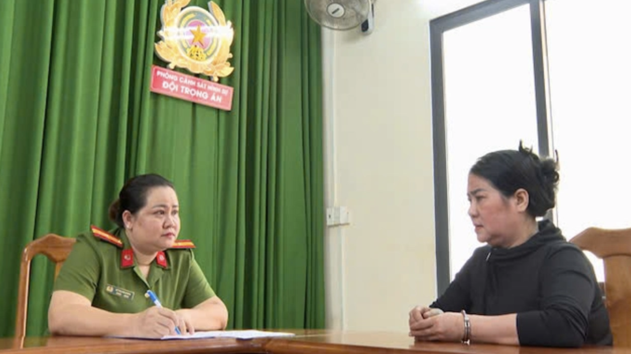 Công an TP HCM bắt cán bộ ngân hàng liên quan đến tín dụng đen của Má Hạnh - Ảnh 2.