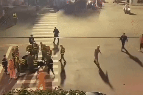 Đâm người giữa đường rồi bỏ đi sau khi nói "đâm nhầm, cho xin lỗi"! - Ảnh 2.