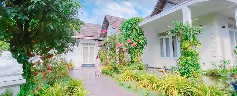 Nữ nghệ sĩ cả nước biết mặt, 2 lần đò, tuổi 80 sống một mình trong biệt thự 1.200m2, chuyên tâm tu tập - Ảnh 3. Nữ nghệ sĩ cả nước biết mặt, 2 lần đò, tuổi 80 sống một mình trong biệt thự 1.200m2, chuyên tâm tu tập - Ảnh 3.