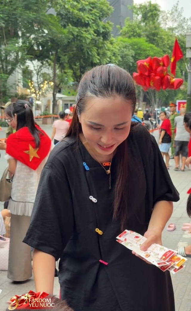 Vợ Duy Mạnh, Văn Quyết khoe góc đu concert quốc gia tuyệt đối điện ảnh từ biệt thự 6 tầng mặt phố Hà Nội- Ảnh 7. Vợ Duy Mạnh, Văn Quyết khoe góc đu concert quốc gia tuyệt đối điện ảnh từ biệt thự 6 tầng mặt phố Hà Nội- Ảnh 7.