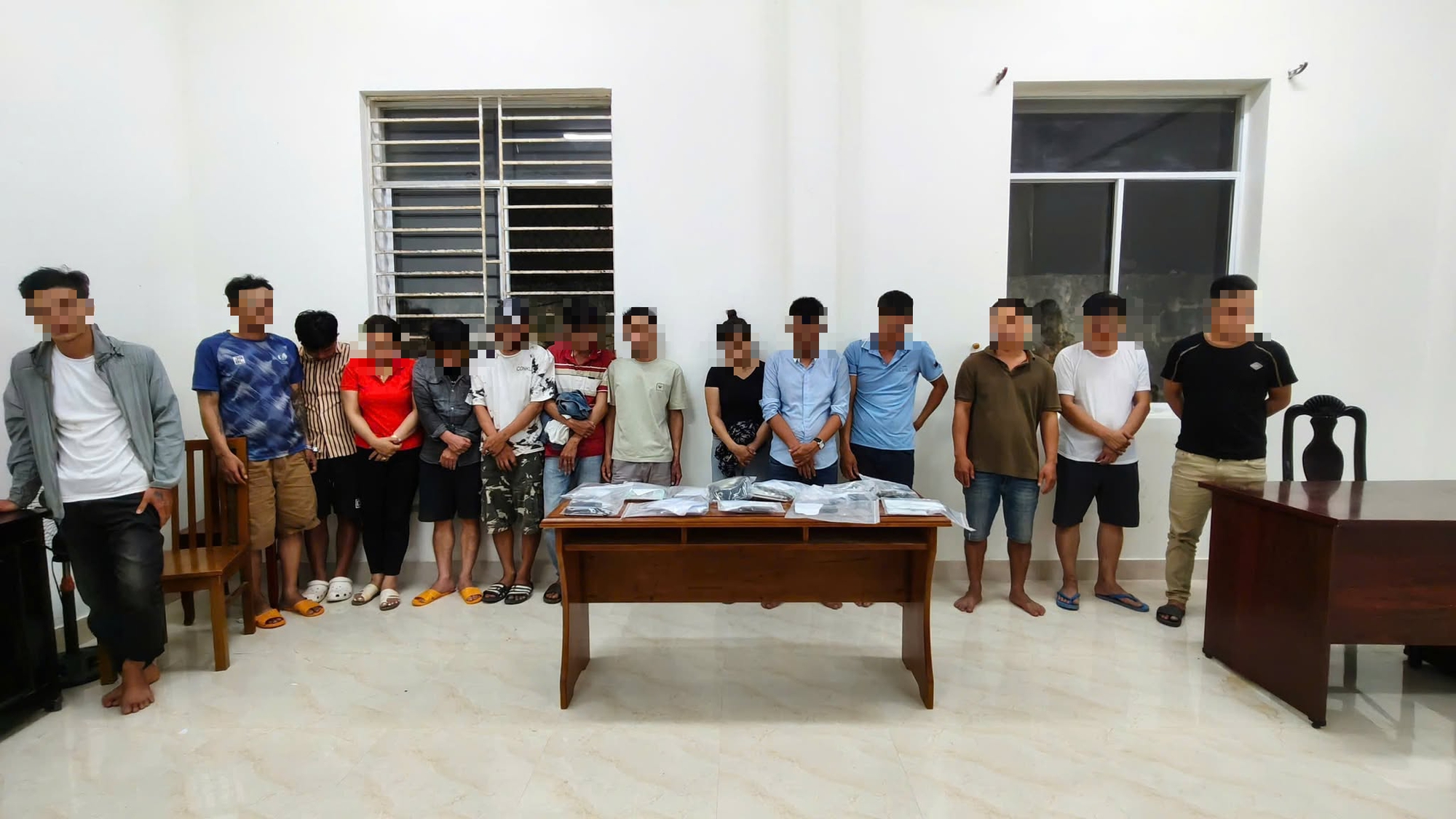 Công an Đà Nẵng triệt phá sới bạc khủng , tạm giữ 14 người có liên quan - Ảnh 1. Công an Đà Nẵng triệt phá sới bạc khủng , tạm giữ 14 người có liên quan - Ảnh 1.