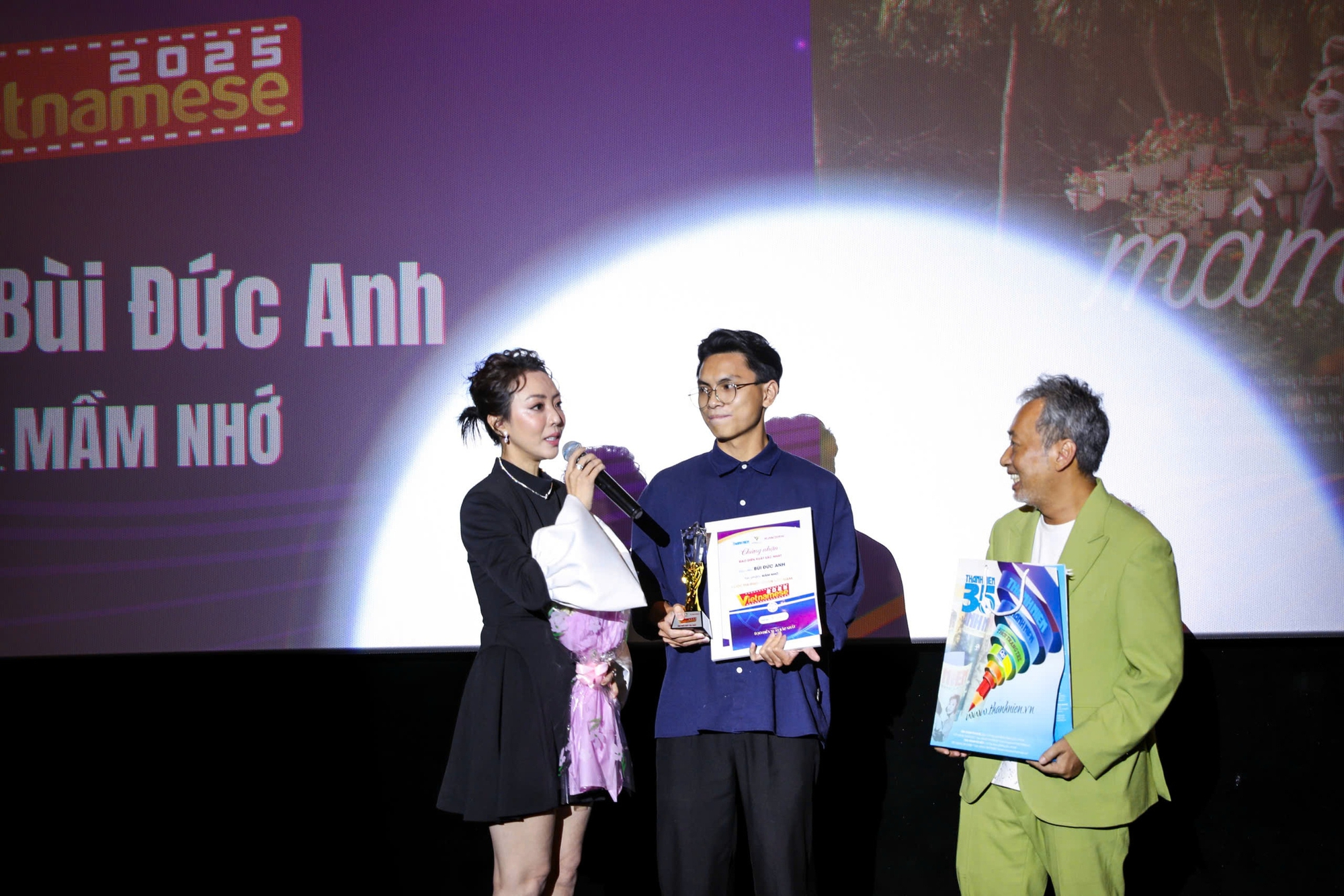 "Mầm nhớ" thắng 3 giải quan trọng nhất tại cuộc thi phim ngắn Việt Nam 2025- Ảnh 4. "Mầm nhớ" thắng 3 giải quan trọng nhất tại cuộc thi phim ngắn Việt Nam 2025- Ảnh 4.