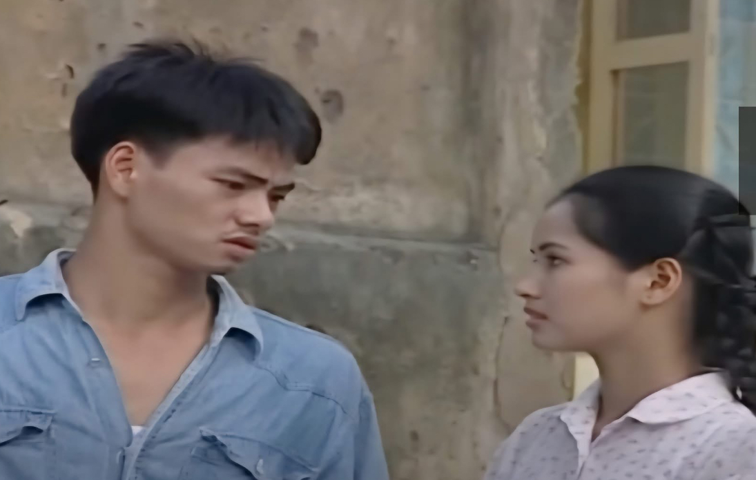 Nữ diễn viên chụp ảnh cùng Cục trưởng Xuân Bắc ở Tổng hợp luyện A80 là ai mà viral khắp MXH?- Ảnh 3.