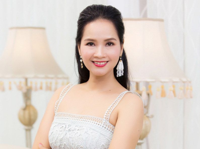 Nữ diễn viên chụp ảnh cùng Cục trưởng Xuân Bắc ở Tổng hợp luyện A80 là ai mà viral khắp MXH?- Ảnh 5.