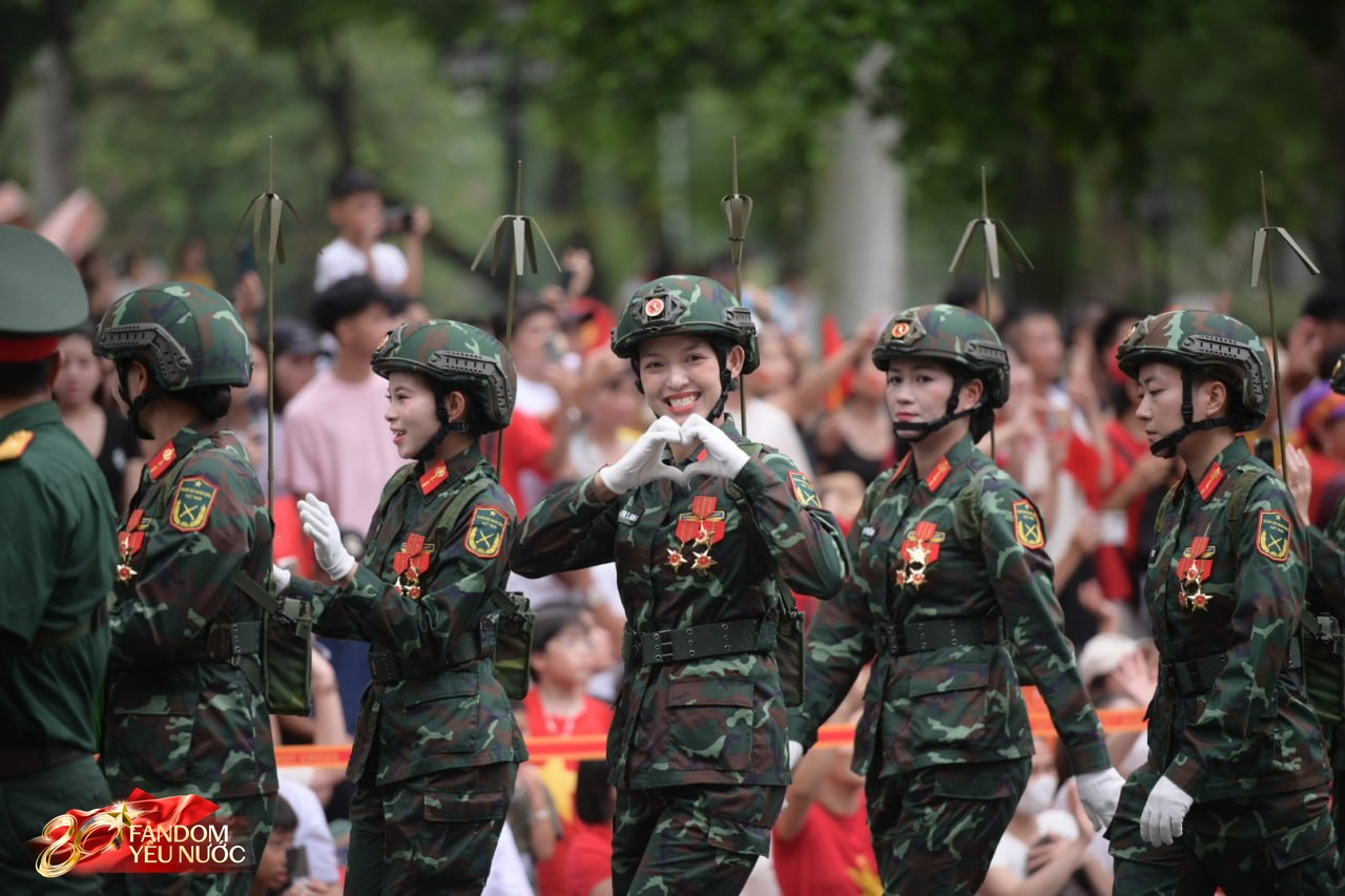 Tôi đi bộ 10.000 bước, len lỏi 9 tiếng trên phố ngày Tổng hợp luyện đầu tiên ở Hà Nội và thấy những điều “không chiếu trên TV”- Ảnh 13. Tôi đi bộ 10.000 bước, len lỏi 9 tiếng trên phố ngày Tổng hợp luyện đầu tiên ở Hà Nội và thấy những điều “không chiếu trên TV”- Ảnh 13.