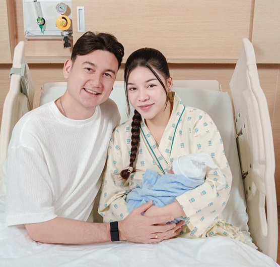 Vợ Đặng Văn Lâm: "Tôi đi theo chồng nhưng không ai chăm ai hết"- Ảnh 1. Vợ Đặng Văn Lâm: "Tôi đi theo chồng nhưng không ai chăm ai hết"- Ảnh 1.