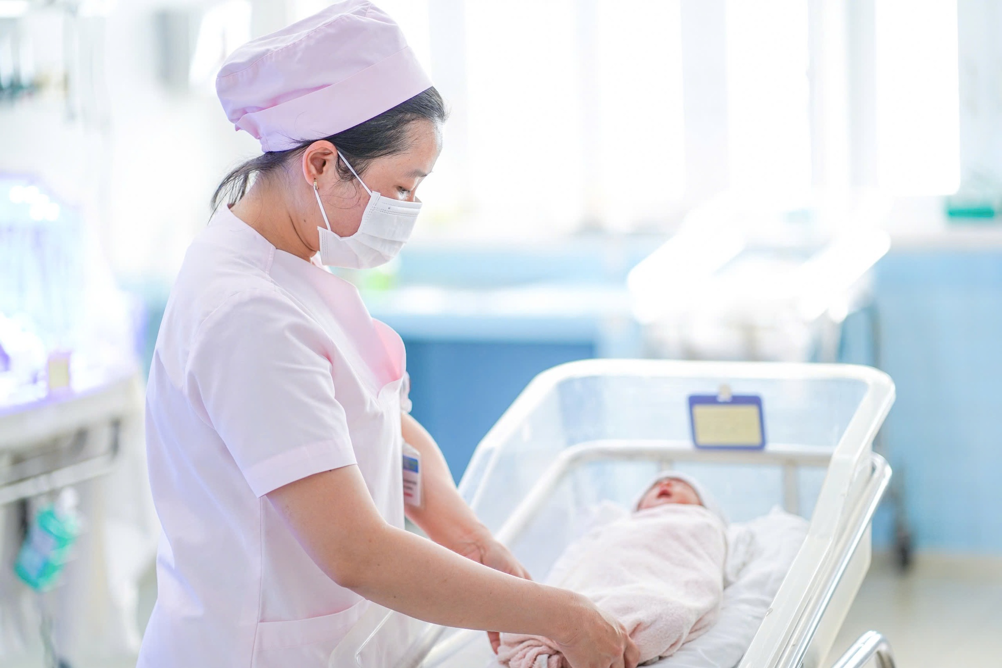 Ca Bệnh Hy Hữu: Mẹ Mắc Ung Thư Sinh Con Khỏe Mạnh 2 Em Bé Chào Đời Khoẻ Mạnh Khi Mẹ Mắc Ung Thư Đại Tràng - Ảnh 2.
