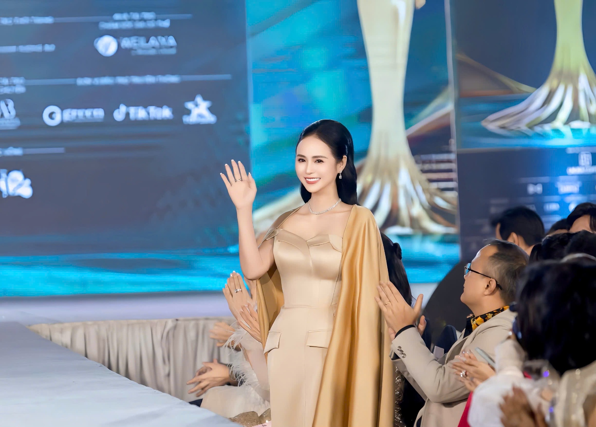 NTK Thanh Hương Bùi xuất hiện xinh đẹp, nhận nhiệm vụ quan trọng tại Miss Grand Vietnam 2025- Ảnh 9. NTK Thanh Hương Bùi xuất hiện xinh đẹp, nhận nhiệm vụ quan trọng tại Miss Grand Vietnam 2025- Ảnh 9.