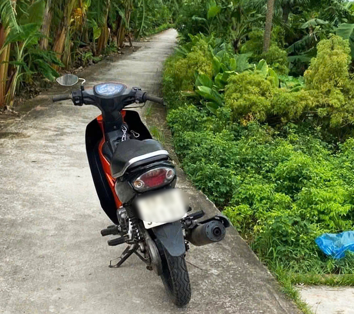 Tìm thấy thi thể Nam thanh niên dưới sông Hữu Vi , tỉnh Hưng Yên - Ảnh 1. Tìm thấy thi thể Nam thanh niên dưới sông Hữu Vi , tỉnh Hưng Yên - Ảnh 1.