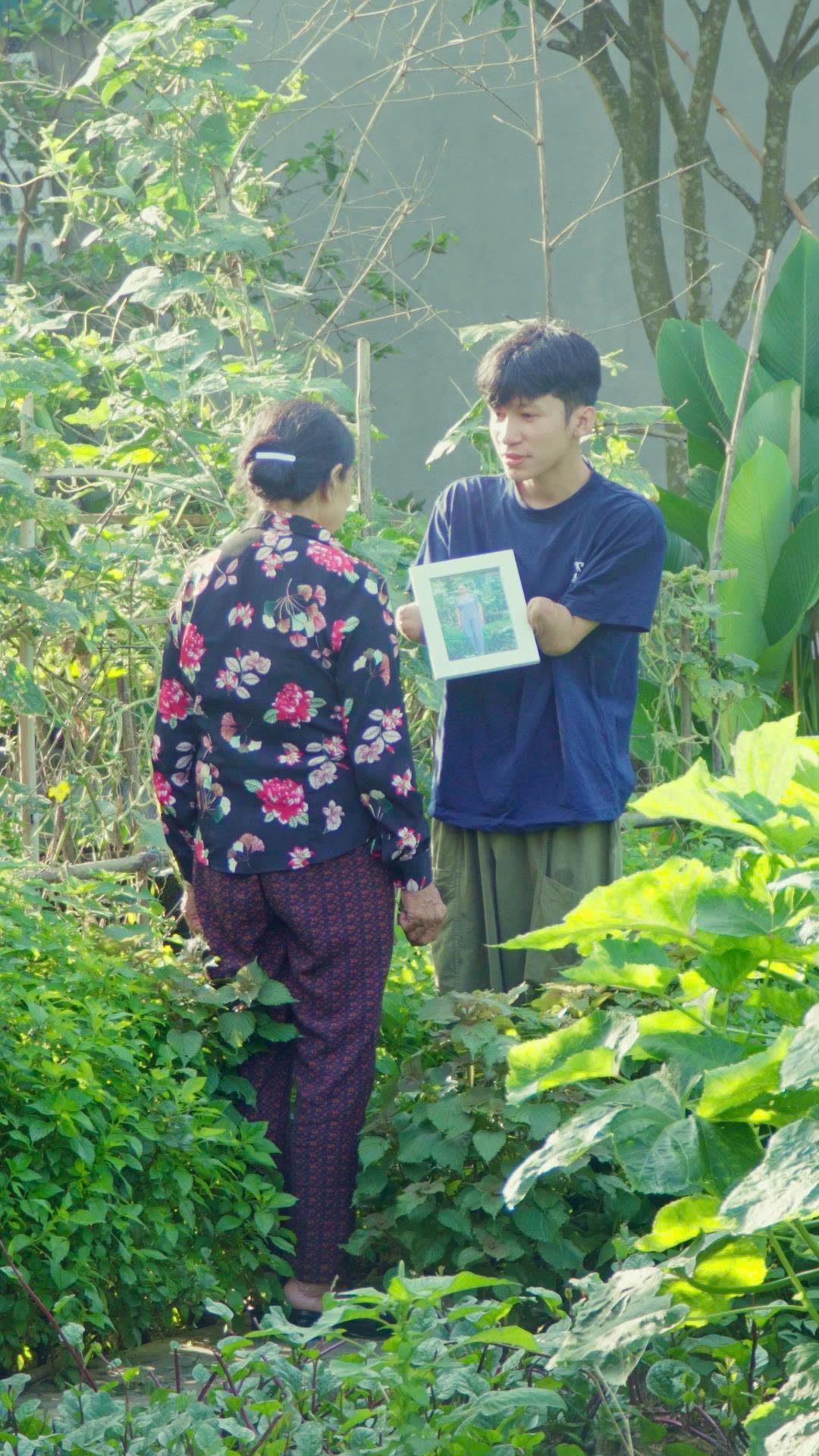 Mâm cơm nhà của chàng trai 22 tuổi, cụt cả 2 tay ở Nghệ An: "Được sống là may mắn lớn"- Ảnh 6. Mâm cơm nhà của chàng trai 22 tuổi, cụt cả 2 tay ở Nghệ An: "Được sống là may mắn lớn"- Ảnh 6.