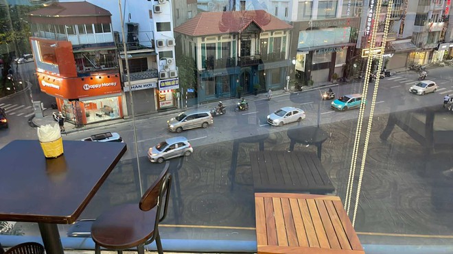 Chủ qu&aacute;n c&agrave; ph&ecirc; c&oacute; view xem diễu binh đẹp nhất H&agrave; Nội: "Chỉ 60 kh&aacute;ch may mắn đặt được b&agrave;n, k&iacute;n lịch suốt 2 th&aacute;ng nay"- Ảnh 4.