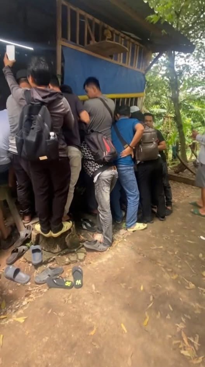 D&agrave;n YouTuber, TikToker tr&agrave;n xuống nh&agrave; ch&uacute; Ba Minh (Đồng Th&aacute;p) sau c&acirc;u chuyện t&igrave;nh lấy nước mắt- Ảnh 2.