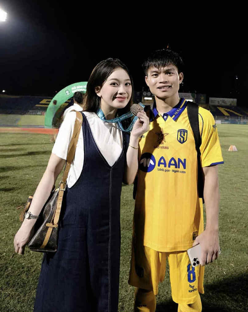 Vợ bầu của Hồ Văn Cường lộ diện- Ảnh 2. Vợ bầu của Hồ Văn Cường lộ diện- Ảnh 2.