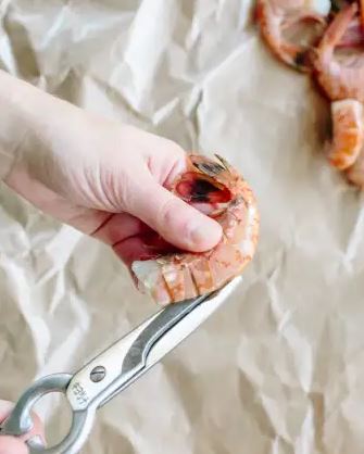 Cách dễ nhất để rút chỉ đen ở lưng tôm - Chuyên gia ẩm thực đảm bảo thành công mỹ mãn- Ảnh 1.