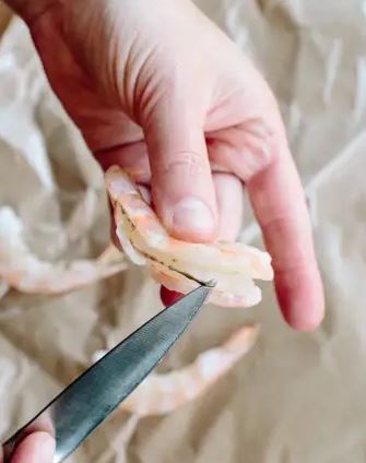 Cách dễ nhất để rút chỉ đen ở lưng tôm - Chuyên gia ẩm thực đảm bảo thành công mỹ mãn- Ảnh 2.