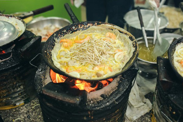 Món bánh đặc sản Việt lên đài Hàn Quốc: Du khách nhận xét "Giờ tôi đã hiểu vì sao nó lại được yêu thích!" - Ảnh 4.