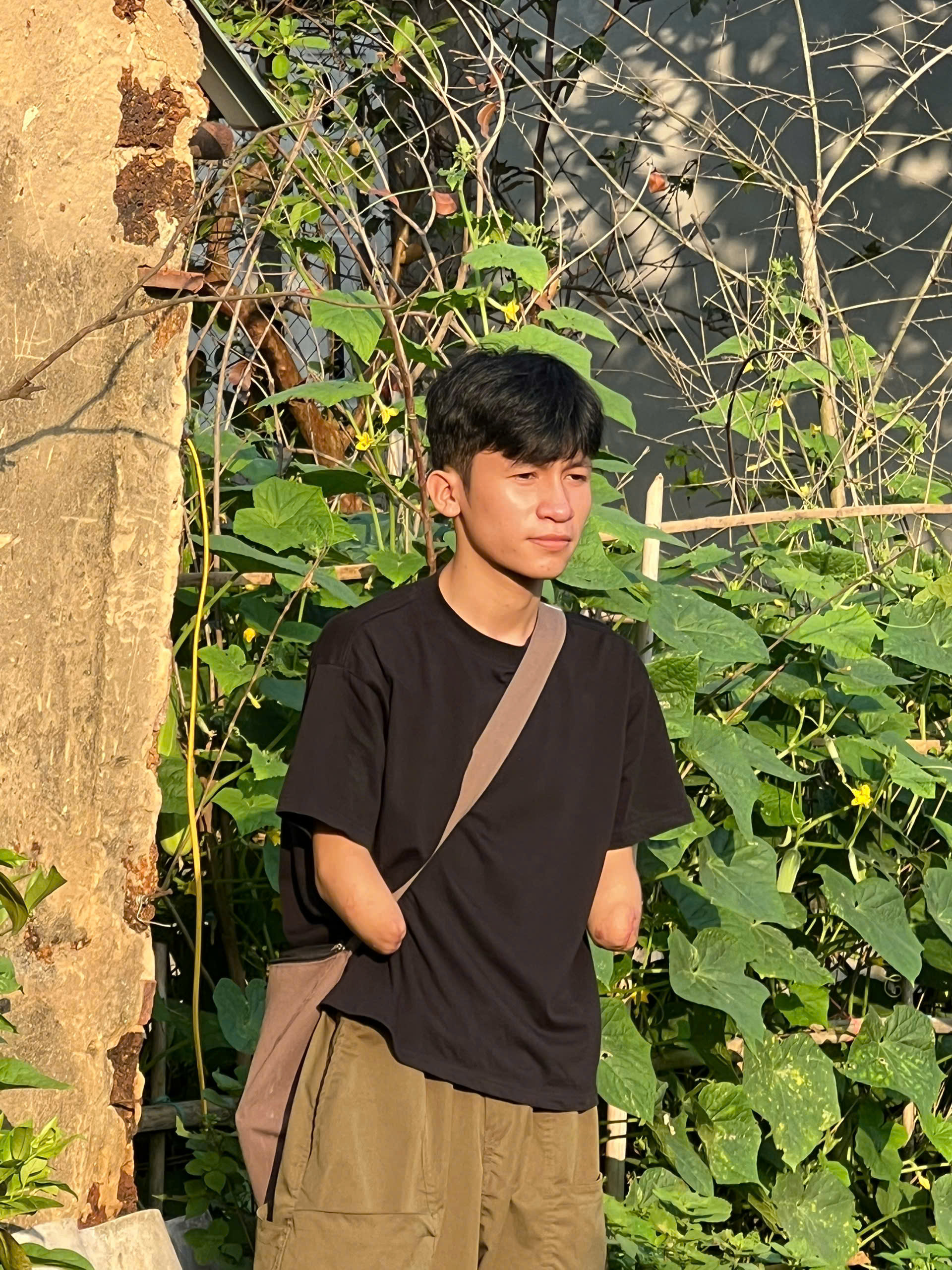 Mâm cơm nhà của chàng trai 22 tuổi, cụt cả 2 tay ở Nghệ An: "Được sống là may mắn lớn"- Ảnh 5. Mâm cơm nhà của chàng trai 22 tuổi, cụt cả 2 tay ở Nghệ An: "Được sống là may mắn lớn"- Ảnh 5.