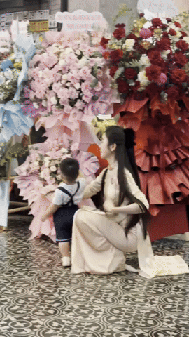 Con trai Quang Hải "đại náo" họp báo của Hoà Minzy, Chu Thanh Huyền trông con mệt bở hơi tai - Ảnh 3. Con trai Quang Hải "đại náo" họp báo của Hoà Minzy, Chu Thanh Huyền trông con mệt bở hơi tai - Ảnh 3.