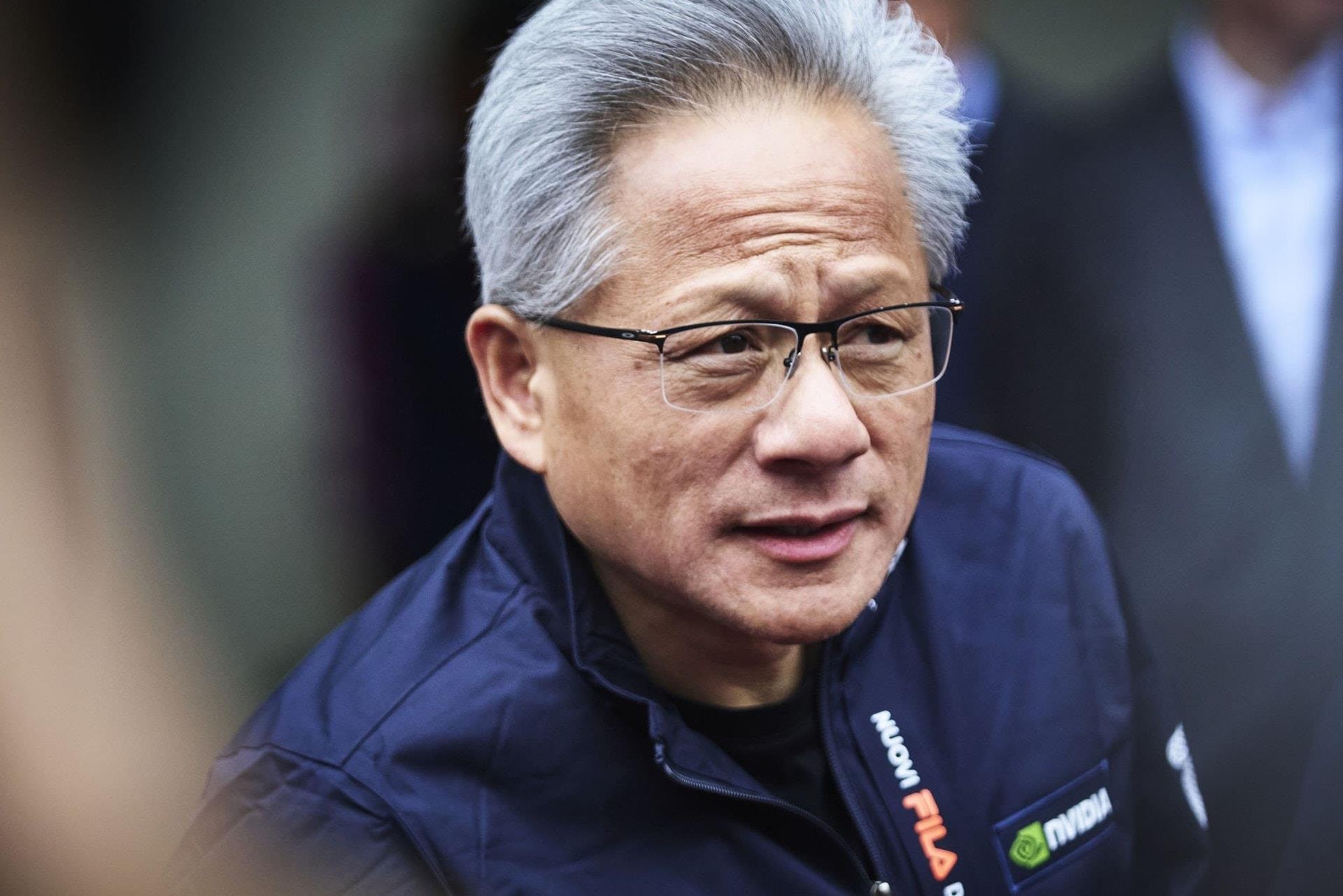 Buồn Của Jensen Huang: “Trăm Phương Nghìn Kế” Mới Được Bán Chip Sang Thị Trường Hấp Dẫn Nhất Nhì Thế Giới Thì Lại Bị Chính Khách Hàng Đóng Cửa Không Cho Vào 1 Licensed Image 1738565843146 17385658436102056286056 1755915722852 17559157232071324392368