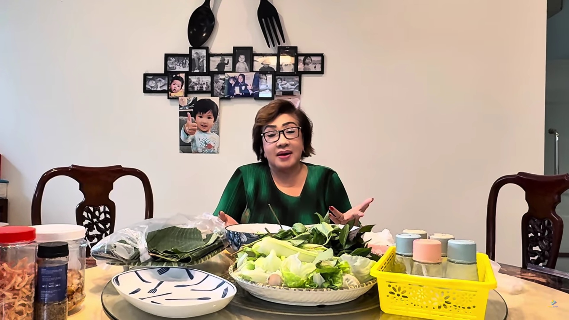 NSND Lệ Thủy 77 tuổi tự tay làm một việc cho chồng trước khi đi Canada- Ảnh 1. NSND Lệ Thủy 77 tuổi tự tay làm một việc cho chồng trước khi đi Canada- Ảnh 1.