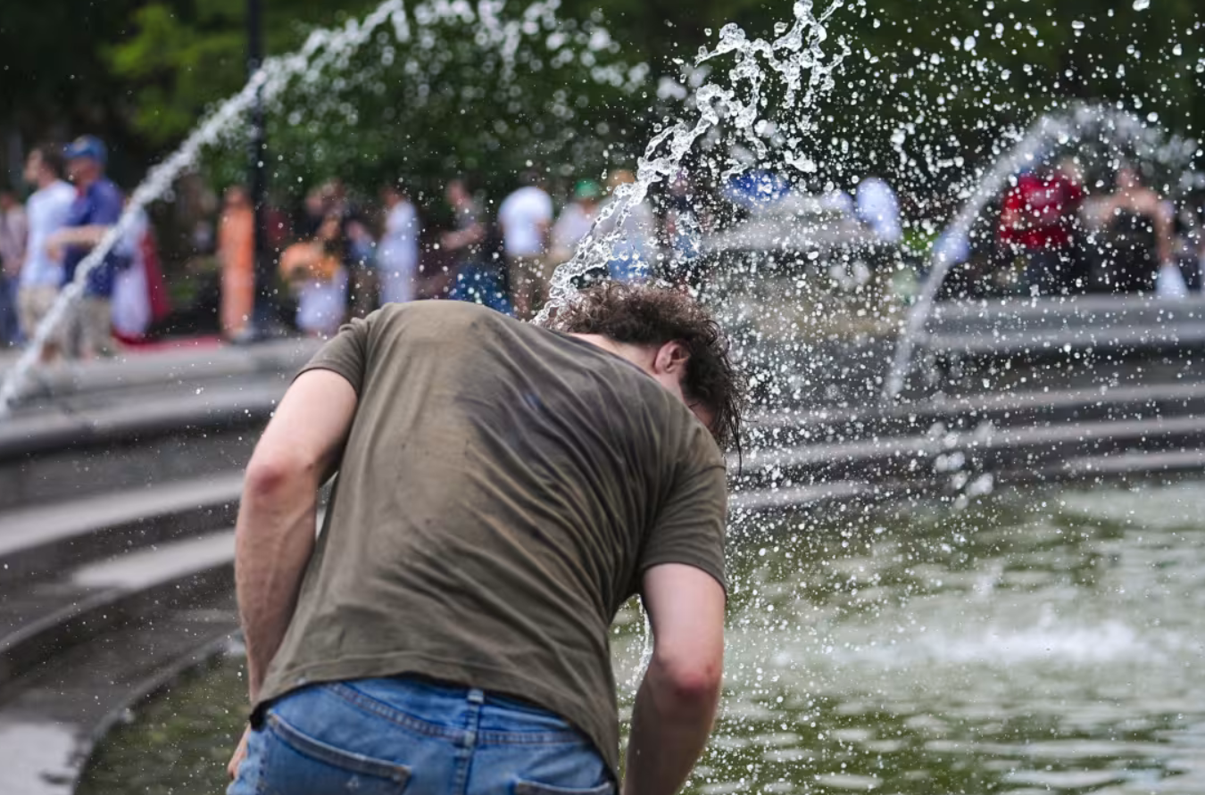 S&oacute;ng nhiệt bủa v&acirc;y to&agrave;n cầu: Hiện tượng &ldquo;b&igrave;nh thường mới&rdquo; hay t&iacute;n hiệu b&aacute;o động? - Ảnh 2.