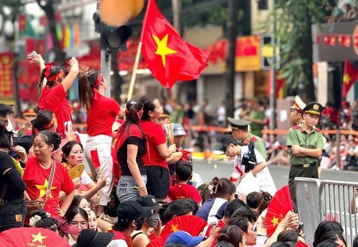 Chỉ 6 ngày nữa, hàng triệu người dân sẽ được hưởng tiện ích chưa từng có ở Hà Nội - Ảnh 2. Chỉ 6 ngày nữa, hàng triệu người dân sẽ được hưởng tiện ích chưa từng có ở Hà Nội - Ảnh 2.