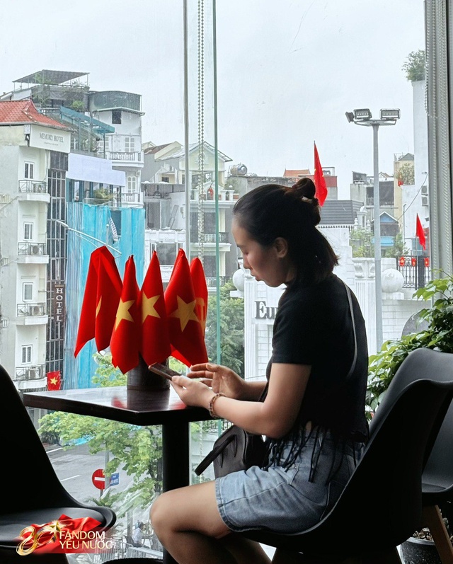 Chủ qu&aacute;n c&agrave; ph&ecirc; c&oacute; view xem diễu binh đẹp nhất H&agrave; Nội: "Chỉ 60 kh&aacute;ch may mắn đặt được b&agrave;n, k&iacute;n lịch suốt 2 th&aacute;ng nay"- Ảnh 2.