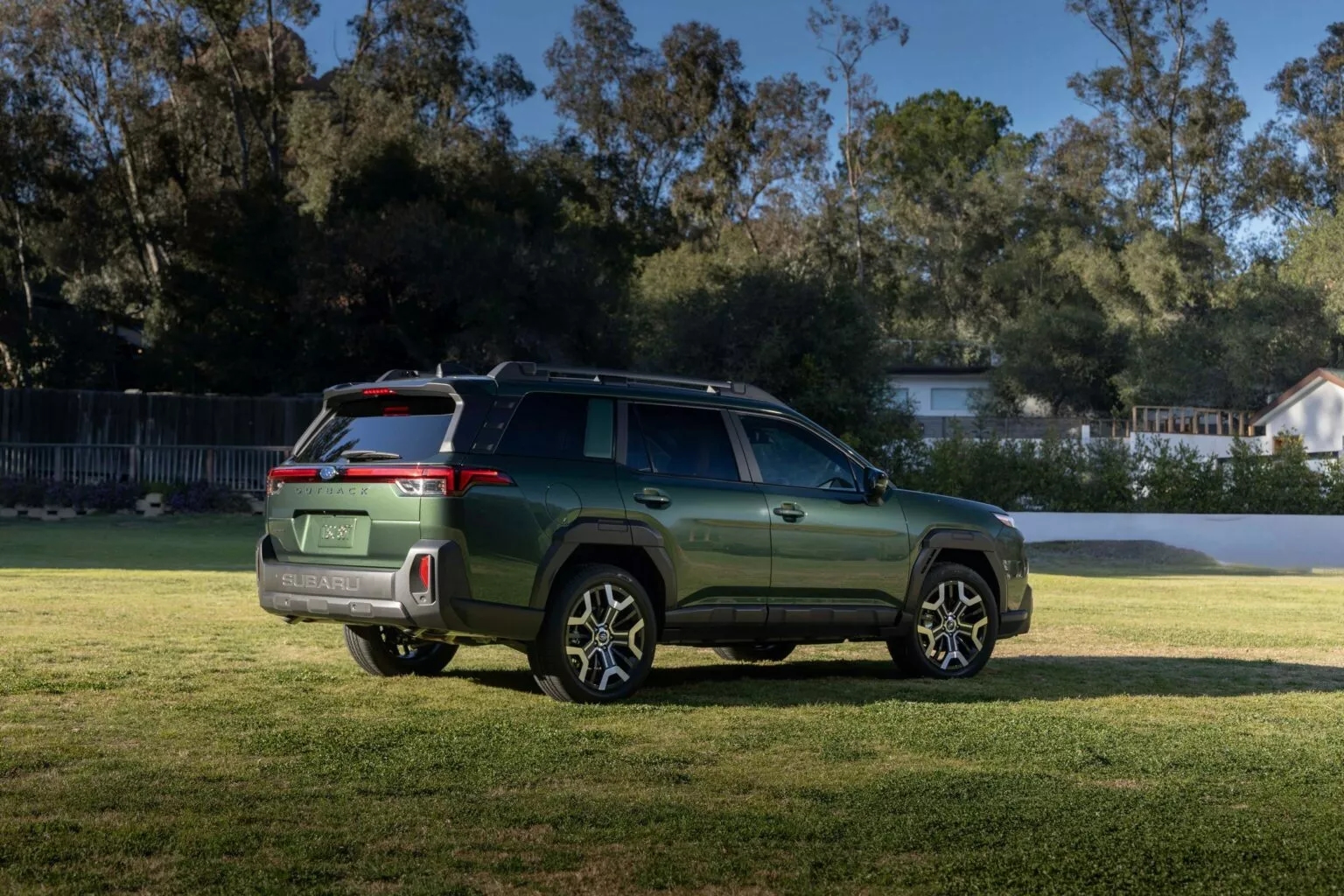 Subaru Outback 2026 lột xác thành SUV thực thụ: Dáng vuông như Land Rover, có bản 260 mã lực, giá tăng mạnh - Ảnh 4.