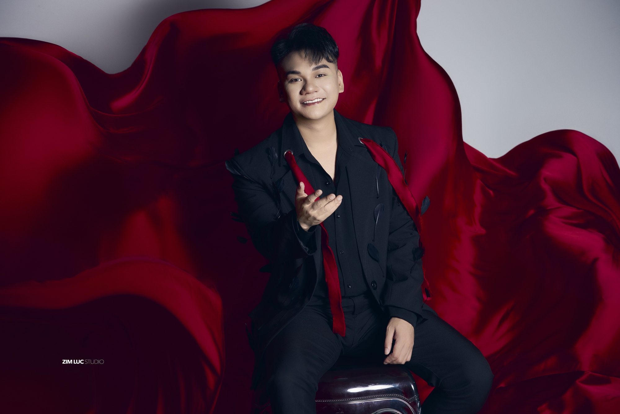 Giám đốc 1 Nhà hát nhận lời song ca, Khắc Việt phải thốt lên "may mắn đặc biệt"- Ảnh 3.