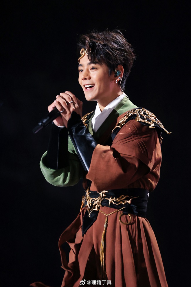 Chàng trai chăn bò bỗng nổi tiếng toàn quốc, vào showbiz đóng phim vì quá đẹp trai giờ ra sao?- Ảnh 1. Chàng trai chăn bò bỗng nổi tiếng toàn quốc, vào showbiz đóng phim vì quá đẹp trai giờ ra sao?- Ảnh 1.