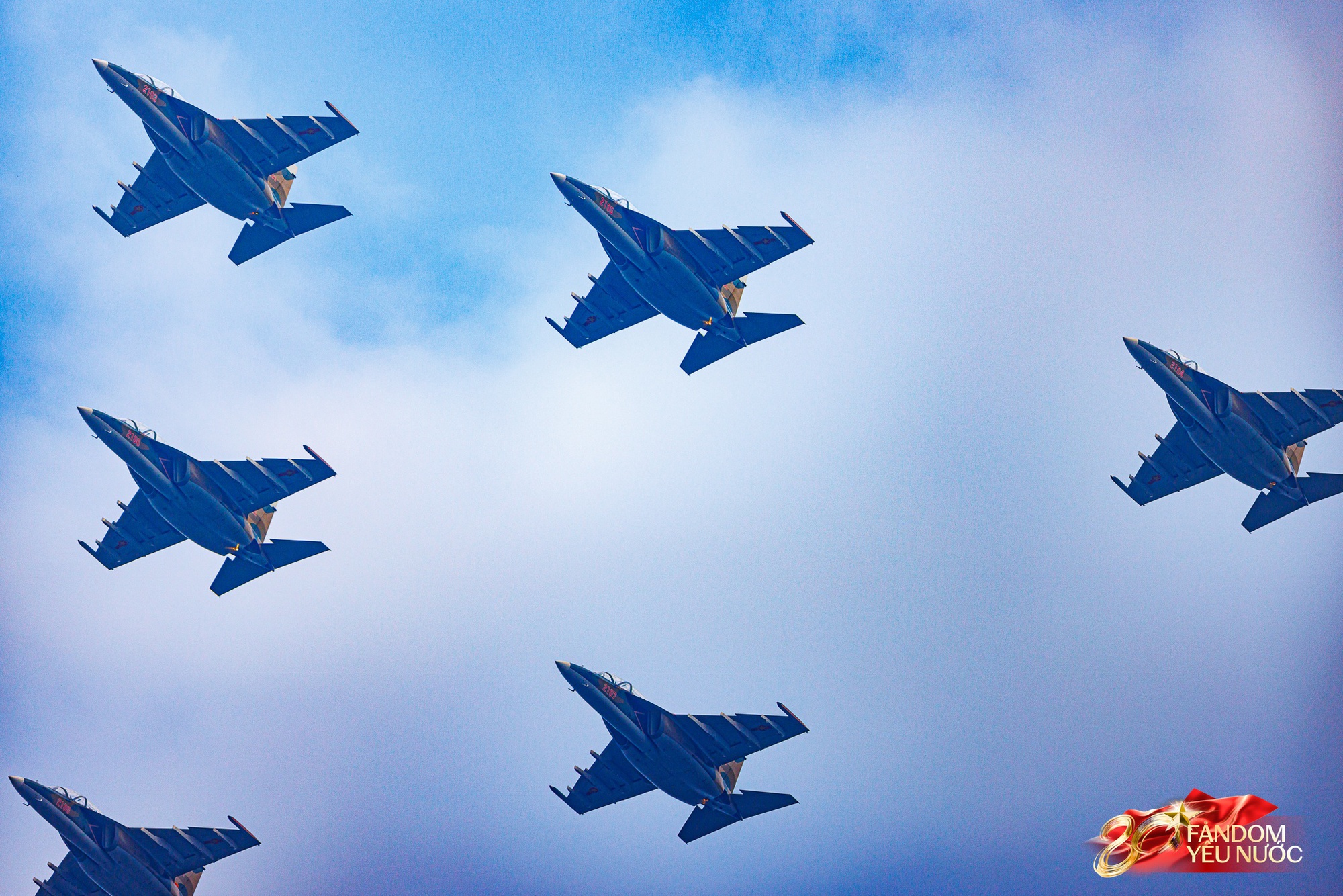 H&agrave; Nội đổ mưa bất ngờ, "khối y&ecirc;u nước" vẫn ki&ecirc;n tr&igrave; b&aacute;m trụ chỗ đẹp chờ xem tổng hợp luyện tối nay- Ảnh 27.