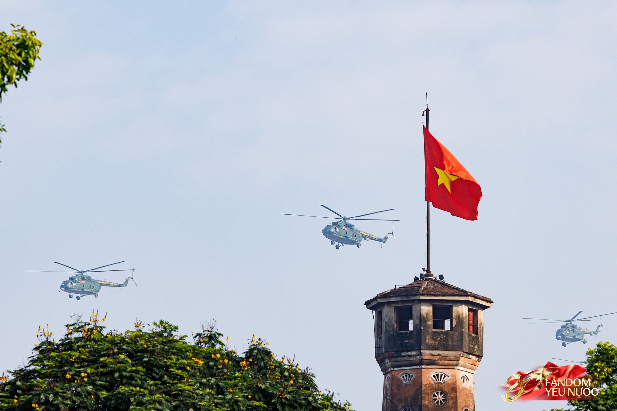 H&agrave; Nội đổ mưa bất ngờ, "khối y&ecirc;u nước" vẫn ki&ecirc;n tr&igrave; b&aacute;m trụ chỗ đẹp chờ xem tổng hợp luyện tối nay- Ảnh 34.