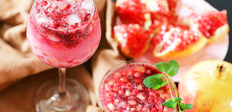 Thức uống m&agrave;u đỏ loẹt tốt gấp 4 lần tr&agrave; xanh: D&ugrave;ng đều l&agrave;m trắng da, l&agrave; kem chống nắng tự nhi&ecirc;n, chống tia cực t&iacute;m, giảm nhăn- Ảnh 1.