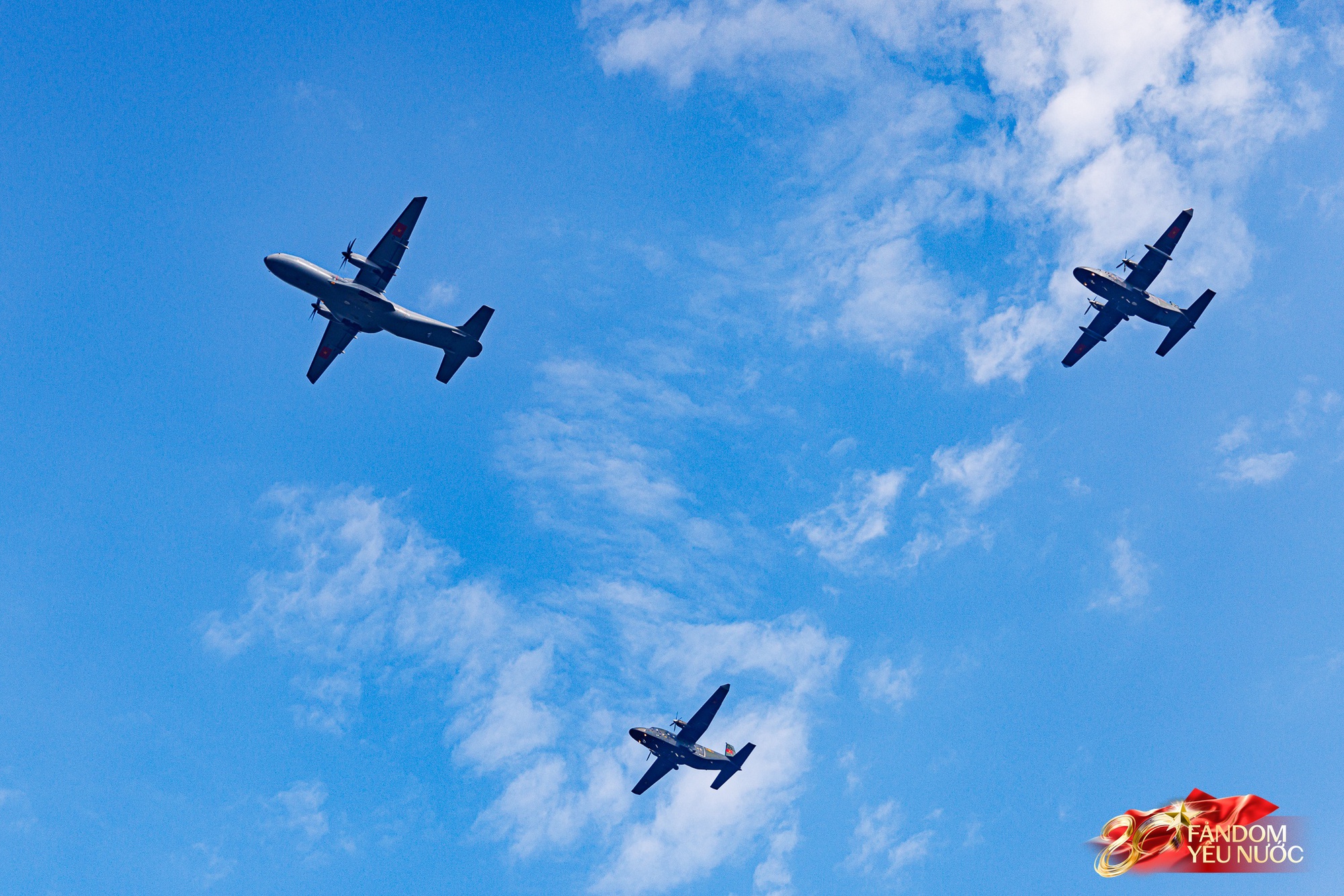 H&agrave; Nội đổ mưa bất ngờ, "khối y&ecirc;u nước" vẫn ki&ecirc;n tr&igrave; b&aacute;m trụ chỗ đẹp chờ xem tổng hợp luyện tối nay- Ảnh 28.