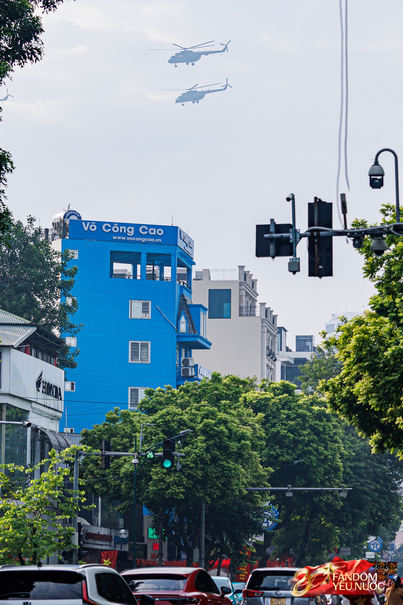 H&agrave; Nội đổ mưa bất ngờ, "khối y&ecirc;u nước" vẫn ki&ecirc;n tr&igrave; b&aacute;m trụ chỗ đẹp chờ xem tổng hợp luyện tối nay- Ảnh 39.