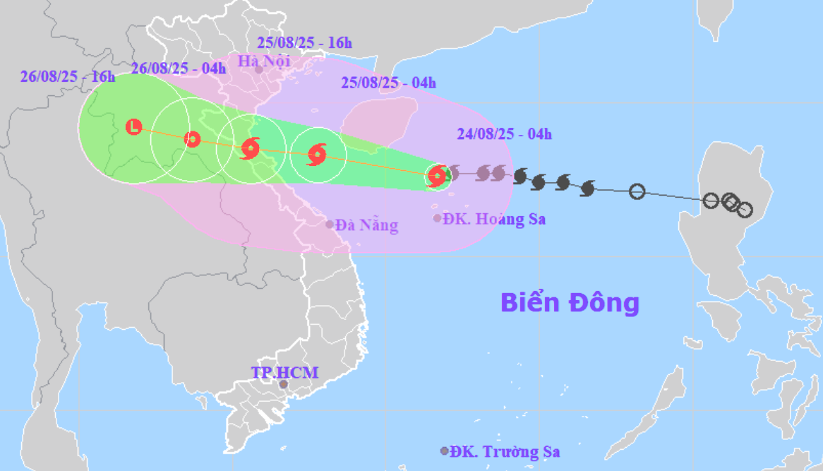 Bão số 5 liên tục tăng cấp, lao nhanh vào miền Trung, có thể gây mưa lớn trên 700 mm - Ảnh 1. Bão số 5 liên tục tăng cấp, lao nhanh vào miền Trung, có thể gây mưa lớn trên 700 mm - Ảnh 1.