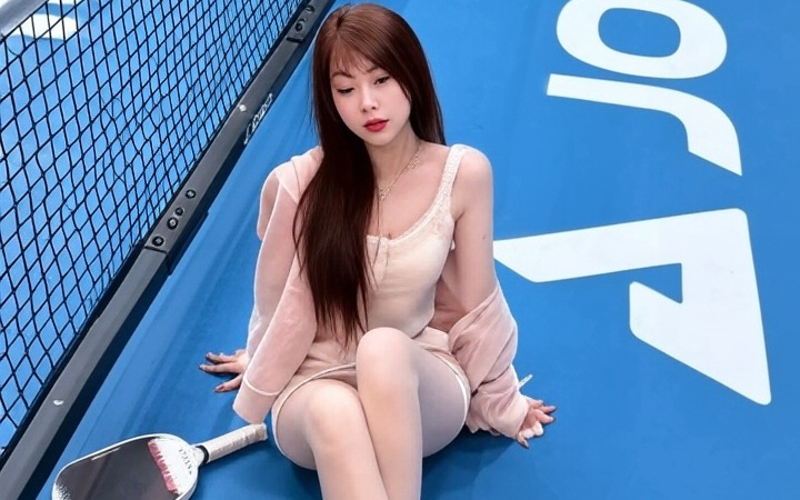 Hà Nội mưa ngập khắp nơi, bạn gái vẫn xách vợt đi đánh pickleball, nói một câu khiến tôi chết lặng - Ảnh 4.