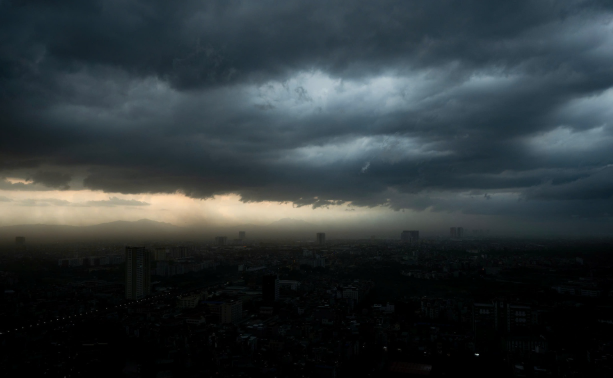 Cảnh báo mưa dông và lốc sét tại Hà Nội chiều nay cho Người dân tham gia diễu binh - Ảnh 1.