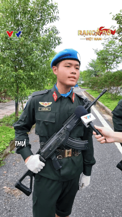 M&agrave;n trả lời phỏng vấn VTV bằng tiếng Anh của chiến sĩ tham gia diễu binh A80 g&acirc;y sốt- Ảnh 1.