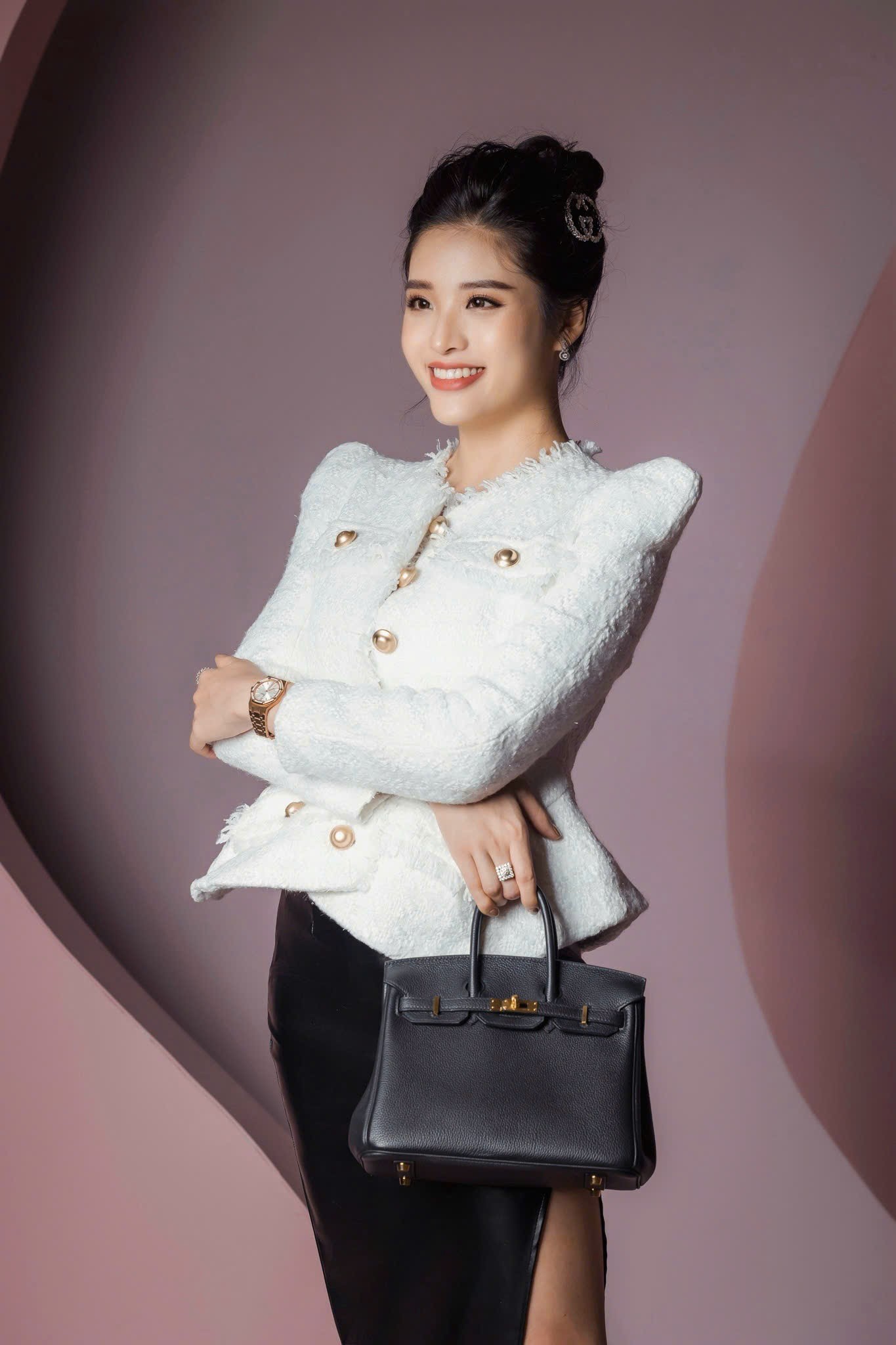 Phan Hoàng Thu: Từ hoa hậu xinh đẹp đến BTV tài chính - Ảnh 4. Phan Hoàng Thu: Từ hoa hậu xinh đẹp đến BTV tài chính - Ảnh 4.