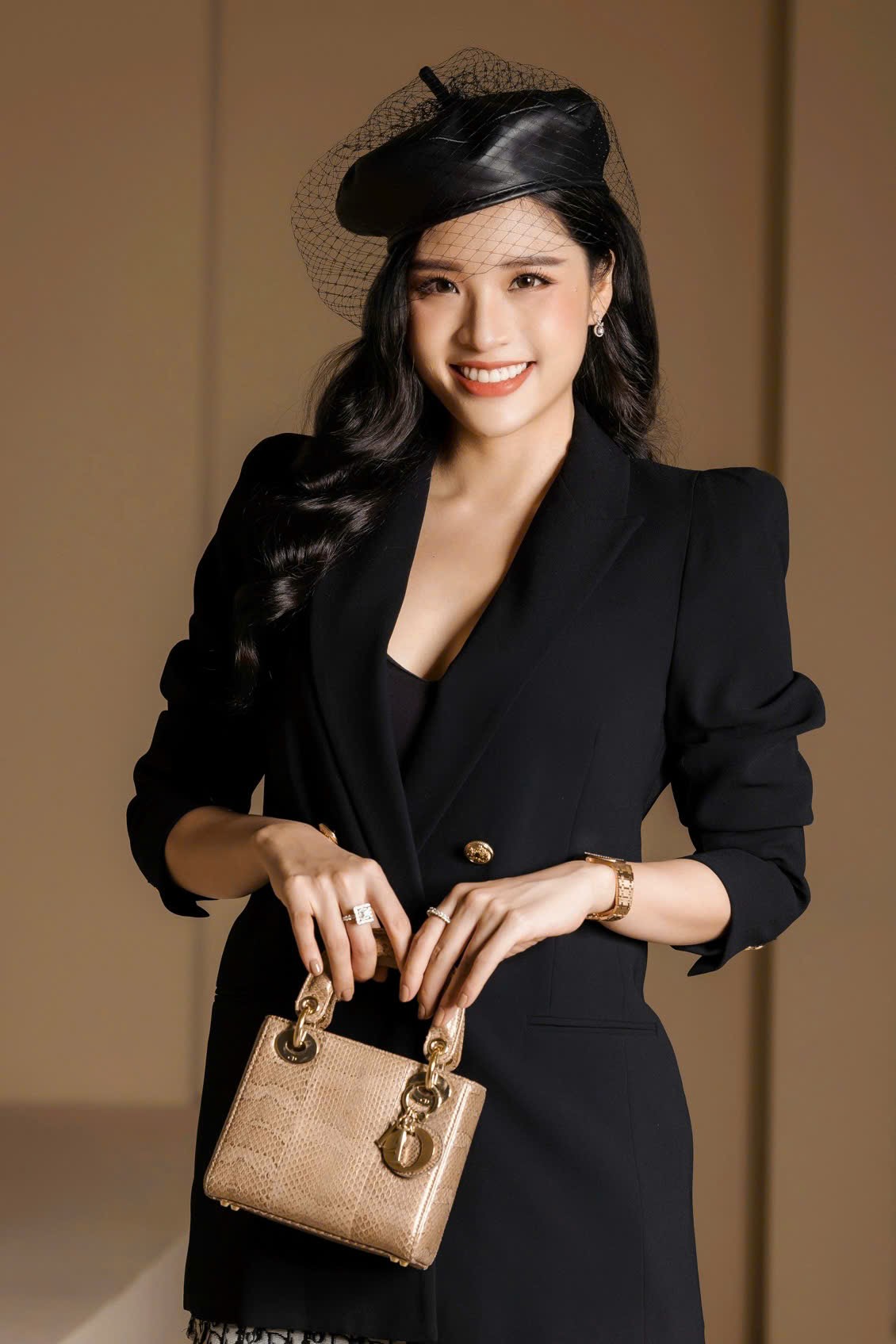 Phan Hoàng Thu: Từ hoa hậu xinh đẹp đến BTV tài chính - Ảnh 2. Phan Hoàng Thu: Từ hoa hậu xinh đẹp đến BTV tài chính - Ảnh 2.