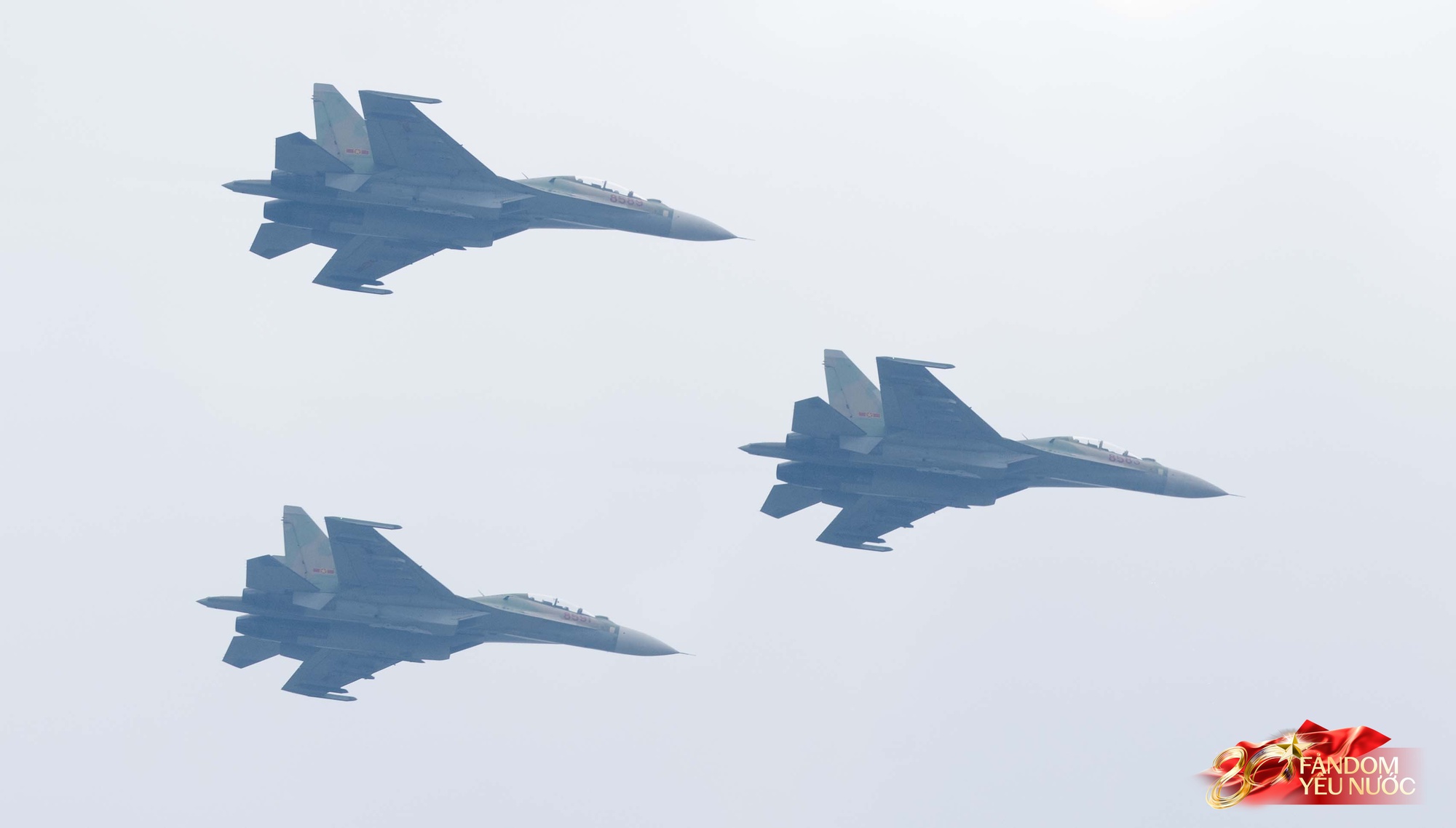 H&agrave; Nội đổ mưa bất ngờ, "khối y&ecirc;u nước" vẫn ki&ecirc;n tr&igrave; b&aacute;m trụ chỗ đẹp chờ xem tổng hợp luyện tối nay- Ảnh 30.