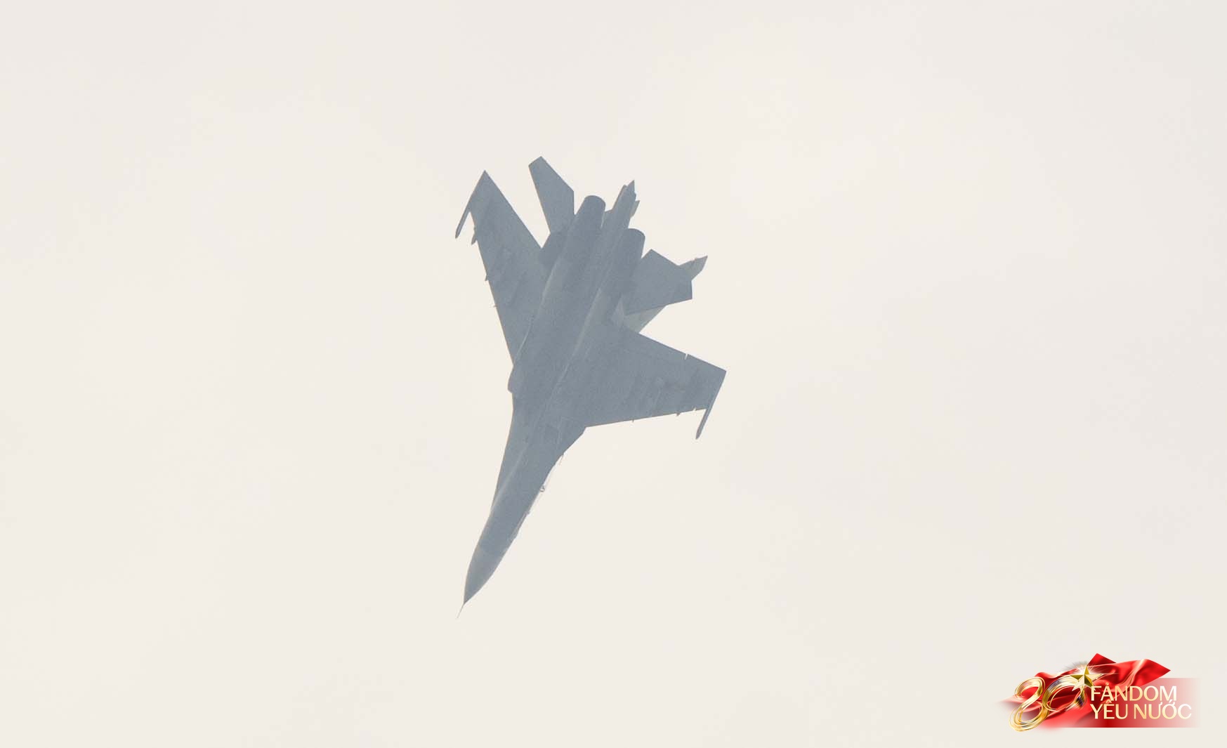 H&agrave; Nội đổ mưa bất ngờ, "khối y&ecirc;u nước" vẫn ki&ecirc;n tr&igrave; b&aacute;m trụ chỗ đẹp chờ xem tổng hợp luyện tối nay- Ảnh 32.