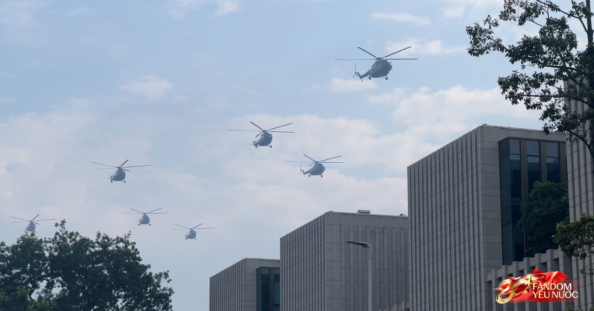 H&agrave; Nội đổ mưa bất ngờ, "khối y&ecirc;u nước" vẫn ki&ecirc;n tr&igrave; b&aacute;m trụ chỗ đẹp chờ xem tổng hợp luyện tối nay- Ảnh 40.