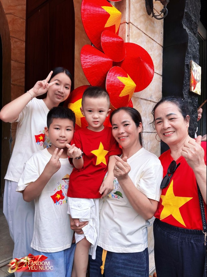 Quý tử nhà Duy Mạnh hot nhất phố Nguyễn Thái Học, được người dân đi xem tổng hợp luyện A80 thi nhau xin chụp ảnh- Ảnh 6.