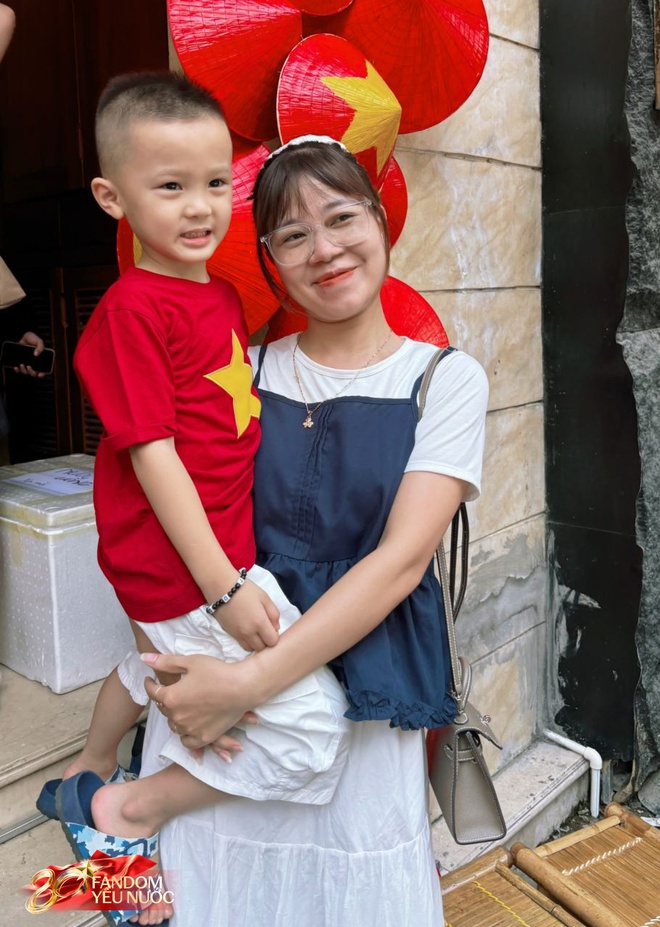 Quý tử nhà Duy Mạnh hot nhất phố Nguyễn Thái Học, được người dân đi xem tổng hợp luyện A80 thi nhau xin chụp ảnh- Ảnh 3.