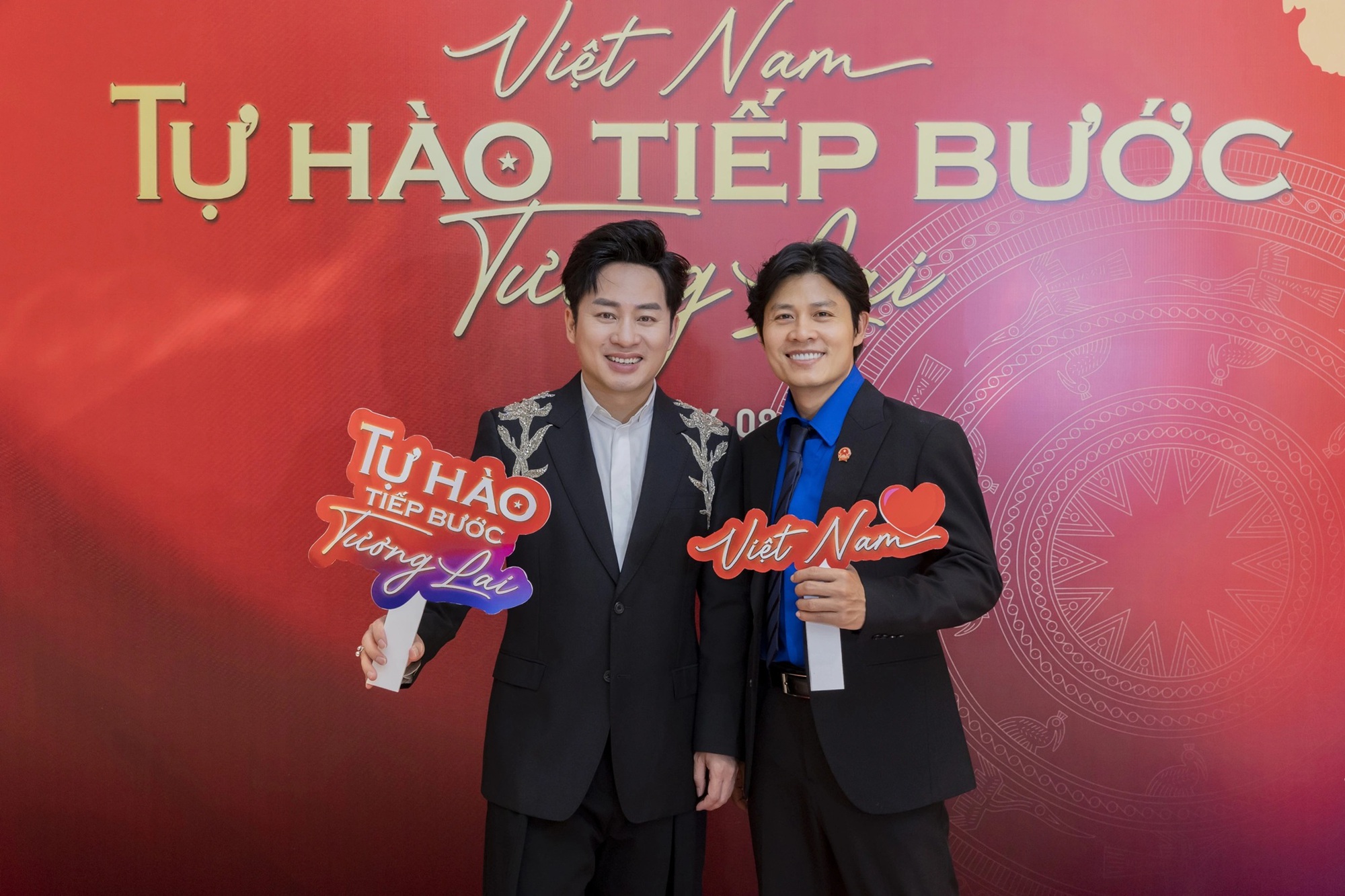 Nhạc sĩ Nguyễn Văn Chung: "Tôi rất chiều Tùng Dương"- Ảnh 1. Nhạc sĩ Nguyễn Văn Chung: "Tôi rất chiều Tùng Dương"- Ảnh 1.