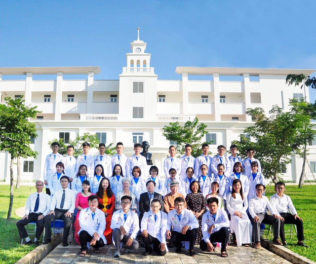 1 trường ĐH tư nhân có học phí ổn định từ 2018, chỉ từ 13 triệu đồng/kỳ học: ban lãnh đạo toàn các bác sĩ, người đứng đầu là "cha đẻ" của 2 chuỗi viện tư nhân nghìn tỷ - Ảnh 2. 1 trường ĐH tư nhân có học phí ổn định từ 2018, chỉ từ 13 triệu đồng/kỳ học: ban lãnh đạo toàn các bác sĩ, người đứng đầu là "cha đẻ" của 2 chuỗi viện tư nhân nghìn tỷ - Ảnh 2.